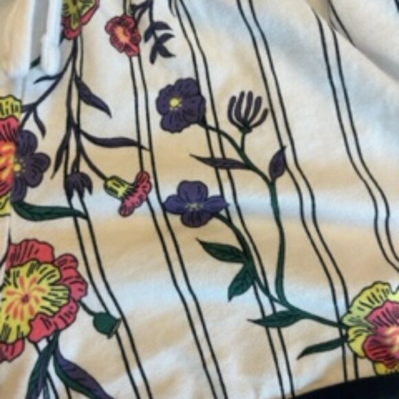 Women's Puma Floral Patterned Shorts Size Small - Picture 10 of 10